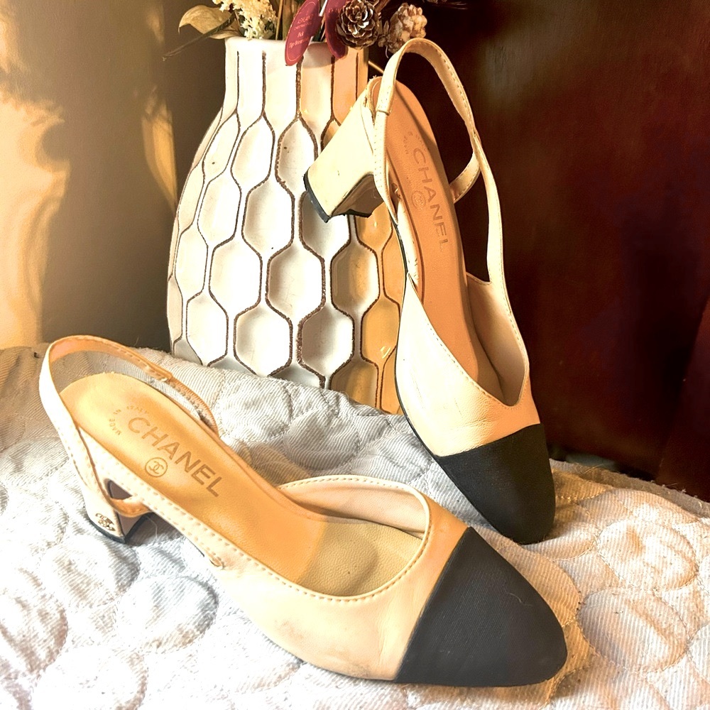 CHANEL SLING-BACKS!! Soft Goatskin. Size 7.5